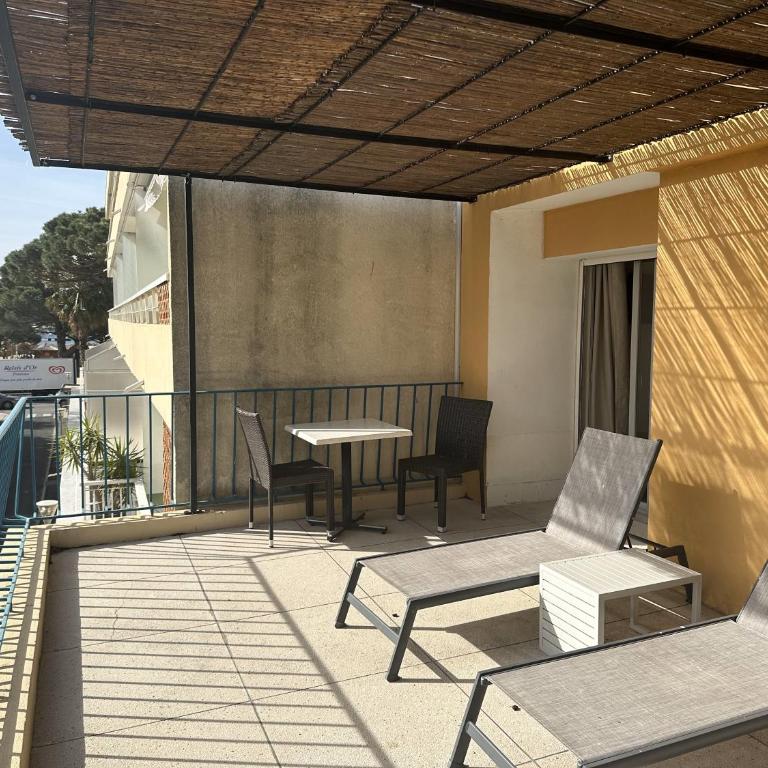 Hôtel le Chardon Bleu - Chambre Double avec Terrasse - 2e Étage - 4