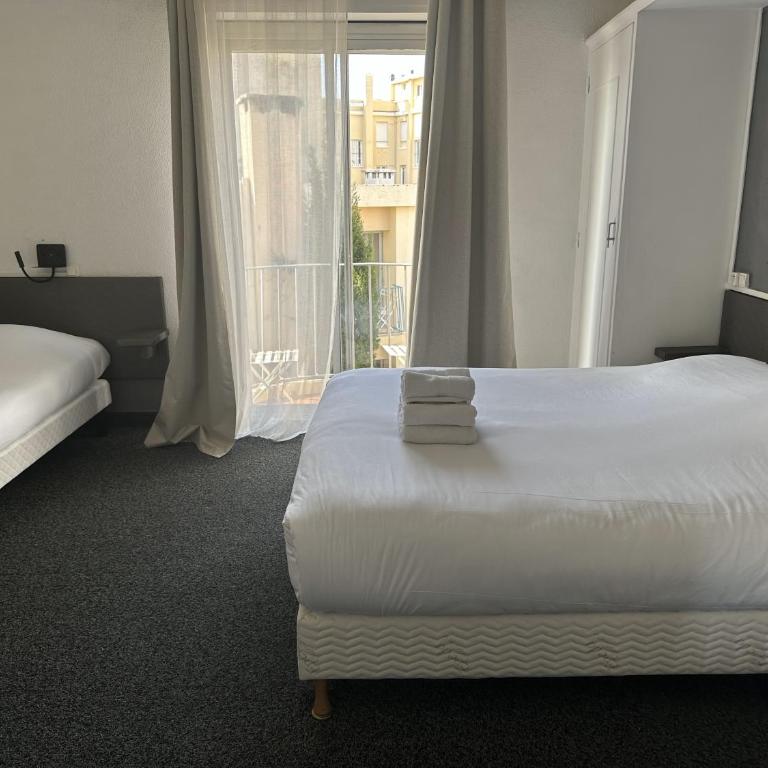 Hôtel le Chardon Bleu - Chambre Triple avec Balcon - 2e Étage - 2