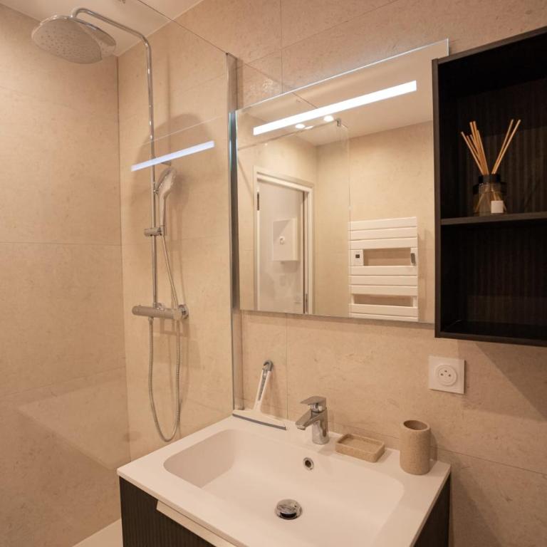 La Suite du 10 - Joli studio avec vue sur le Canal et le Chateau - Appartement - 21