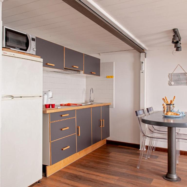 Sea Breeze Loft by Pleiades Home - Apartment - 13