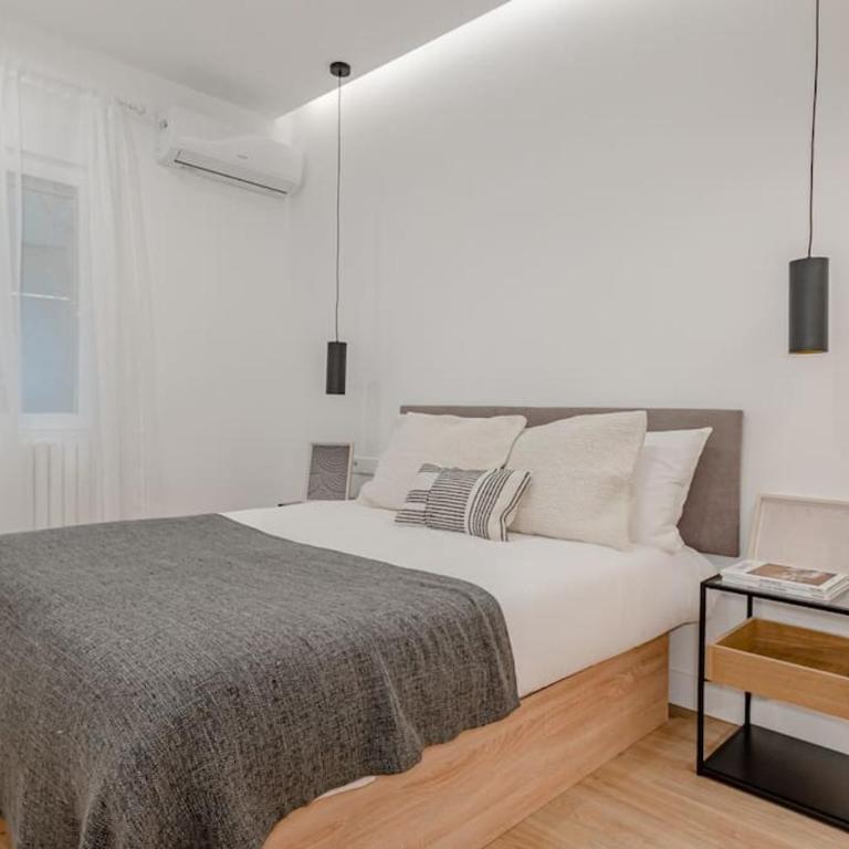 Malasaña XI 3BR 3BH - Three-Bedroom Apartment - 3