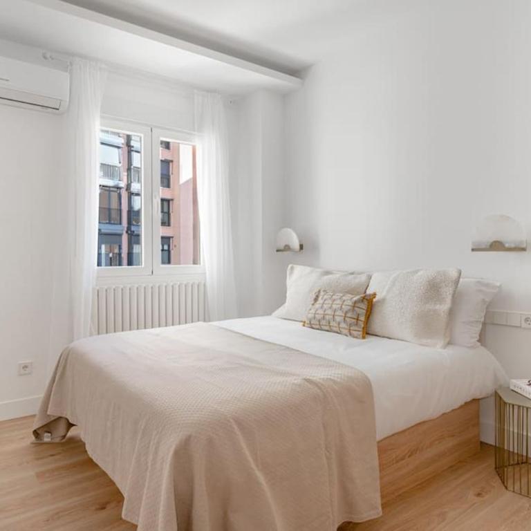 Malasaña XI 3BR 3BH - Three-Bedroom Apartment - 10