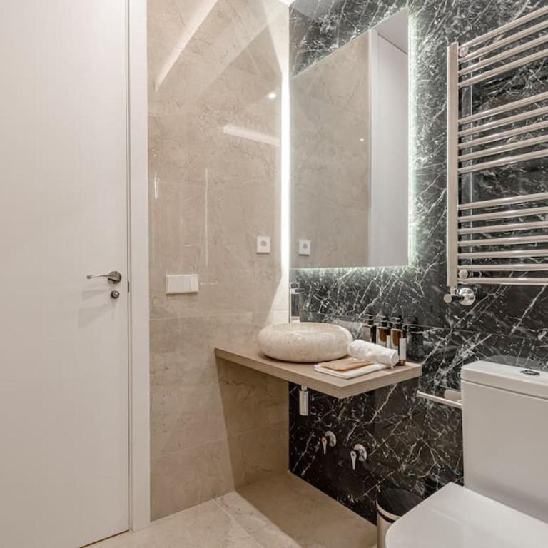 Malasaña XI 3BR 3BH - Three-Bedroom Apartment - 11