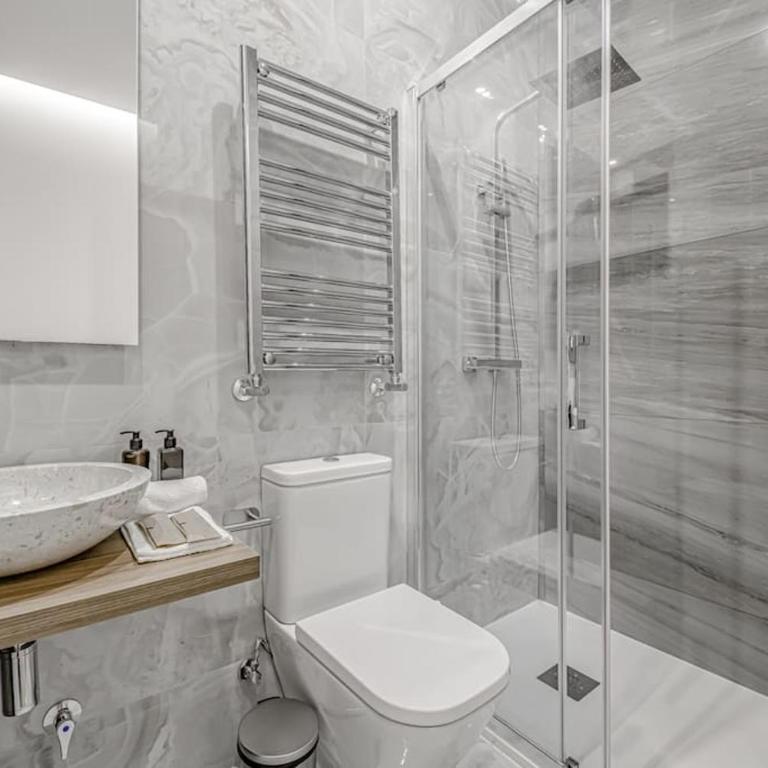 Malasaña XI 3BR 3BH - Three-Bedroom Apartment - 13