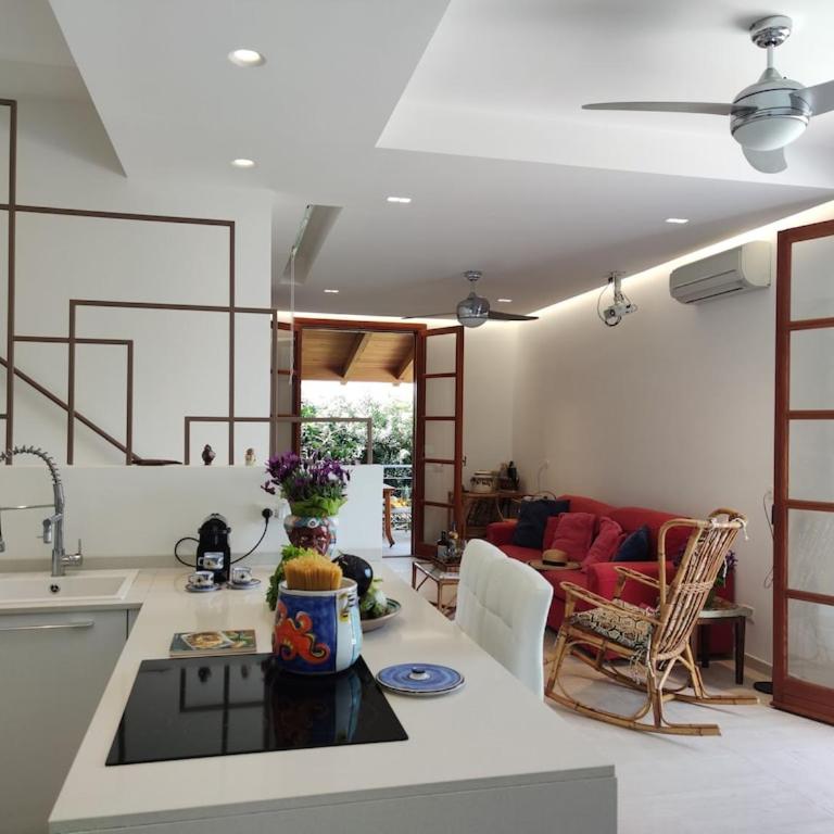 SEASIDE VILLA - Heated Pool with Whirlpool, Lush Garden, WI-FI, near the Beach - Villa con Vista Mare - 29