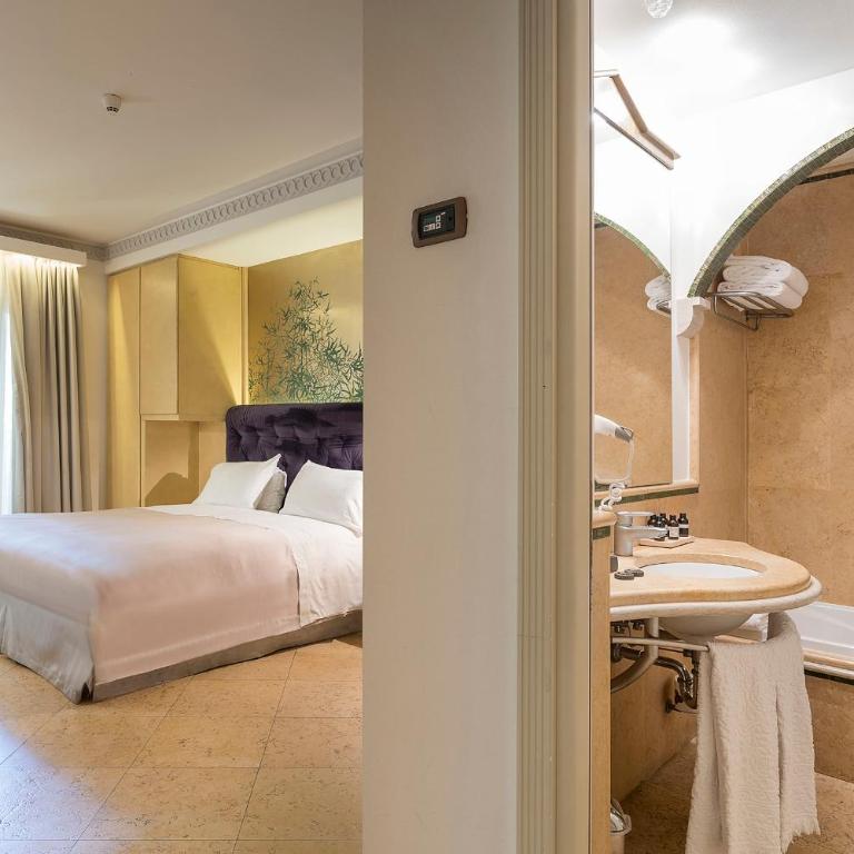 Romano Palace Luxury Hotel - Classic Triple Room with Terrace - 3