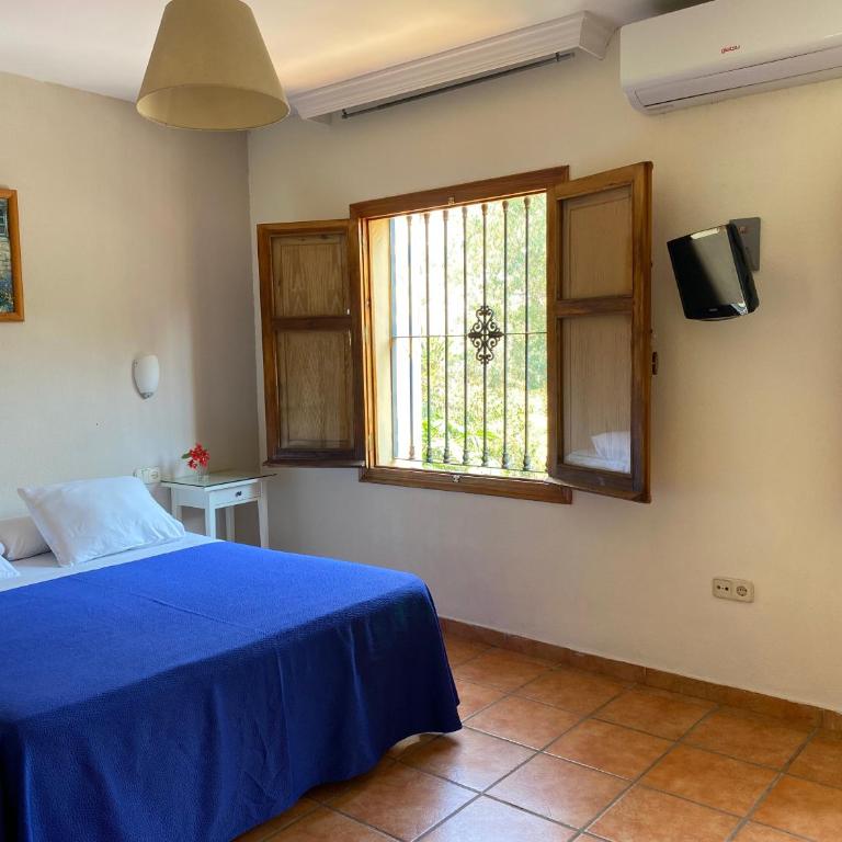 Hostal Moscatel - Superior King Room with Sofa - 4