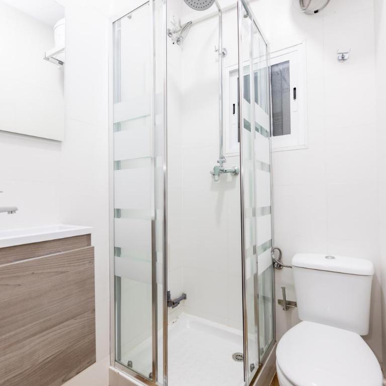Los Apartamentos Jacinto Benavente Centro Madrid - Apartment - 4