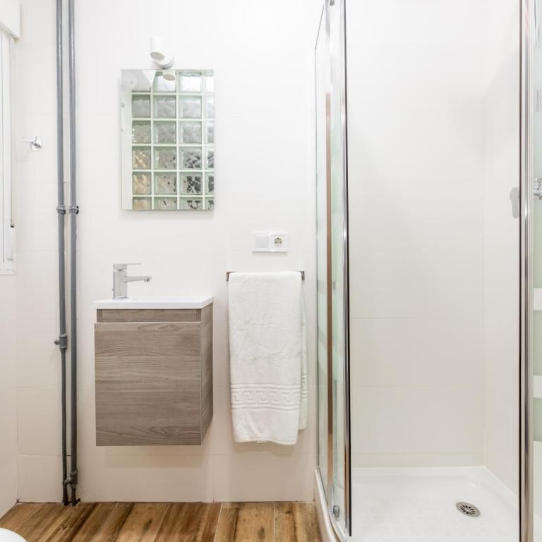 Los Apartamentos Jacinto Benavente Centro Madrid - Apartment - 7