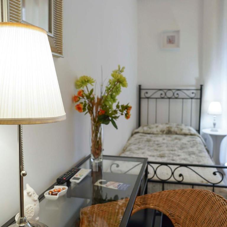 Anthea BB Napoli - Camera Doppia con Letti Singoli con Balcone - 13