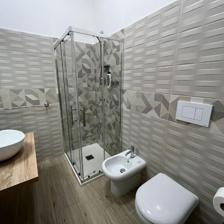 Donna Luisa a Santa Chiara - Camera Matrimoniale con Bagno Privato Esterno - 8