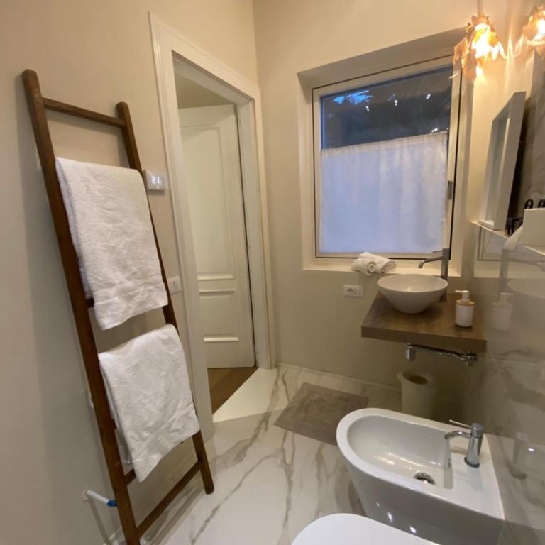 Villa Patrizia Pietrasanta - Camera Matrimoniale con Bagno Privato - 8