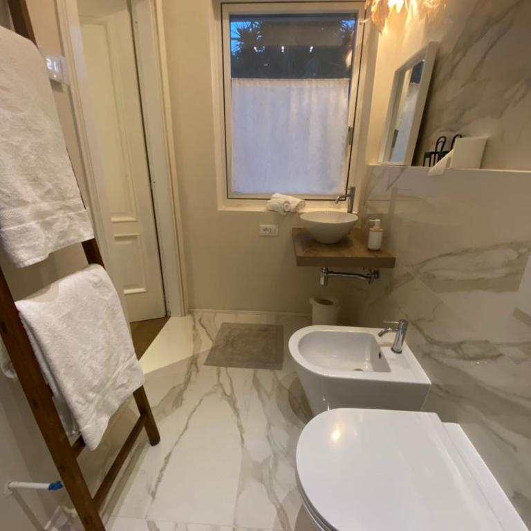 Villa Patrizia Pietrasanta - Camera Matrimoniale con Bagno Privato - 10