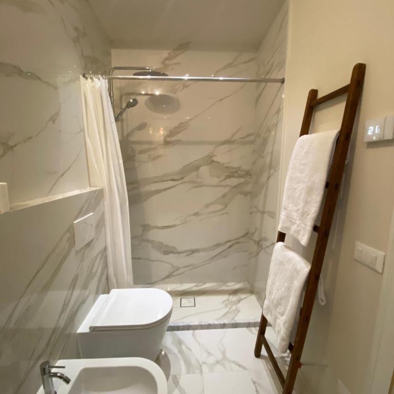 Villa Patrizia Pietrasanta - Camera Matrimoniale con Bagno Privato - 14