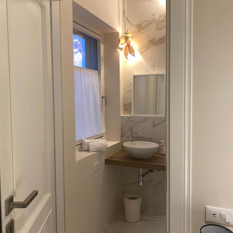 Villa Patrizia Pietrasanta - Camera Matrimoniale con Bagno Privato - 22