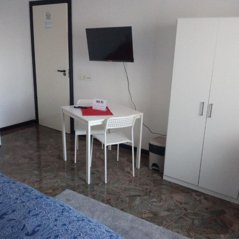 Executive center rooms - Comfort Triple Room with Shower - 2
