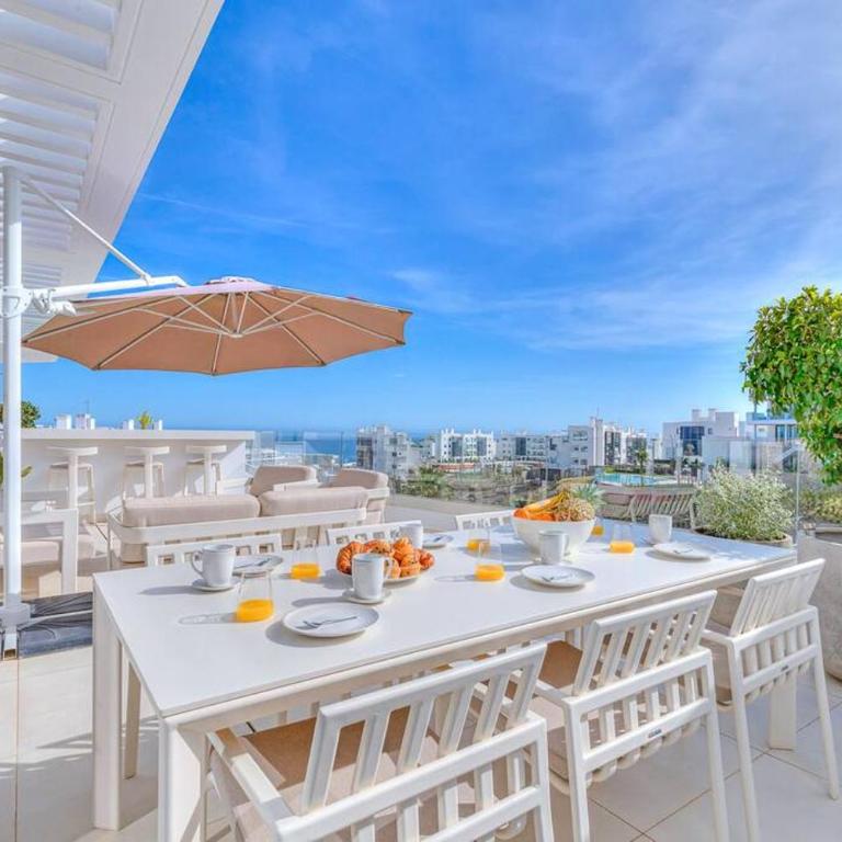 Fantastic 3bdr Penthouse - Lux - Three-Bedroom Apartment - 1