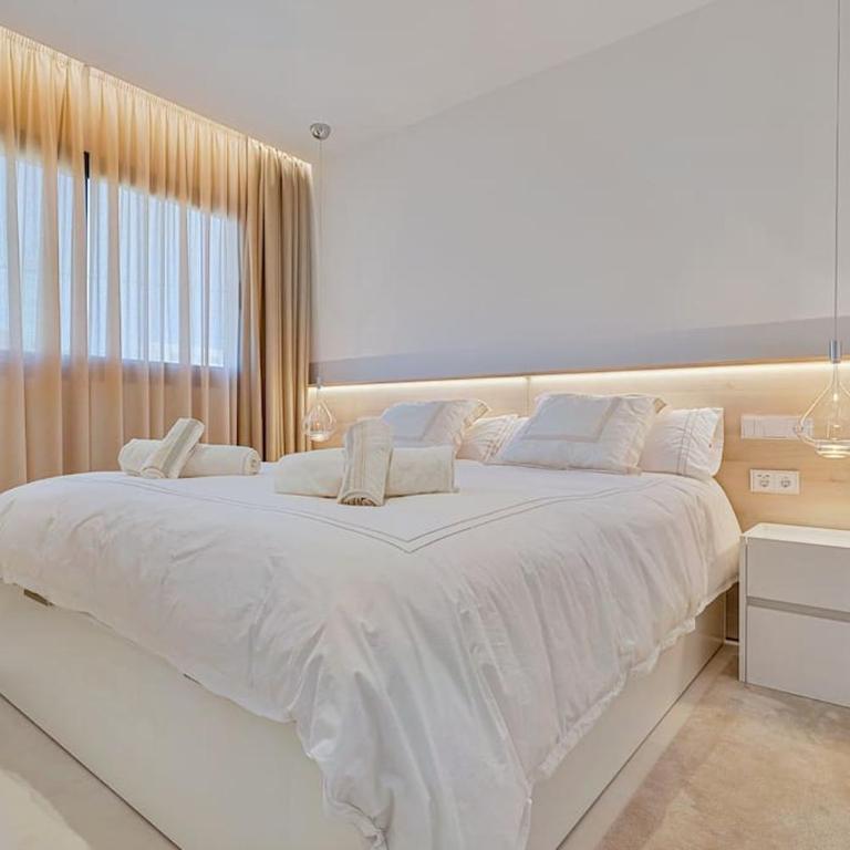 Fantastic 3bdr Penthouse - Lux - Three-Bedroom Apartment - 2