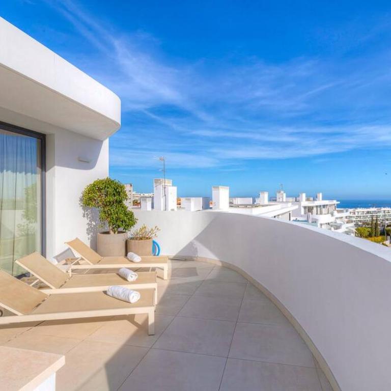 Fantastic 3bdr Penthouse - Lux - Three-Bedroom Apartment - 4