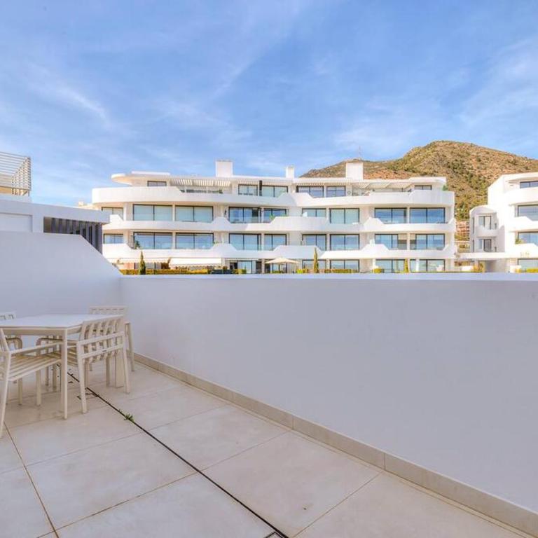 Fantastic 3bdr Penthouse - Lux - Three-Bedroom Apartment - 7