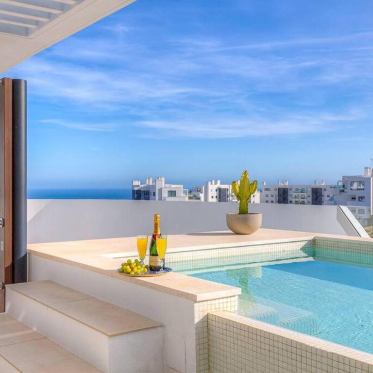 Fantastic 3bdr Penthouse - Lux - Three-Bedroom Apartment - 9