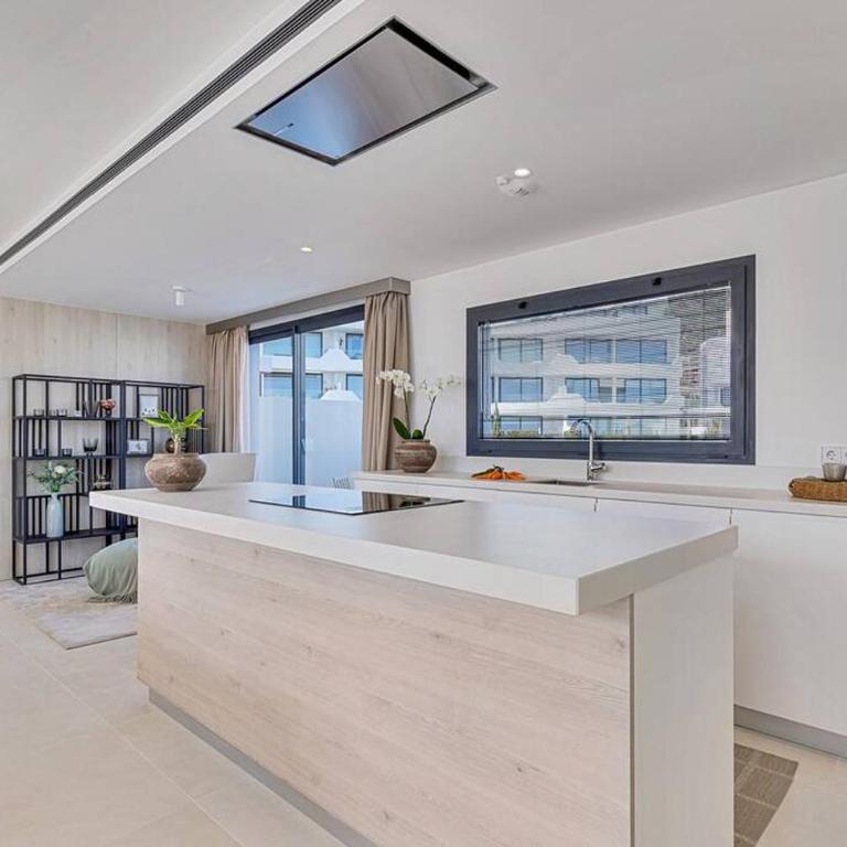 Fantastic 3bdr Penthouse - Lux - Three-Bedroom Apartment - 10