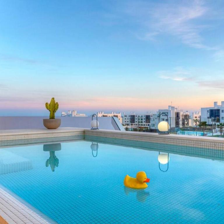 Fantastic 3bdr Penthouse - Lux - Three-Bedroom Apartment - 17