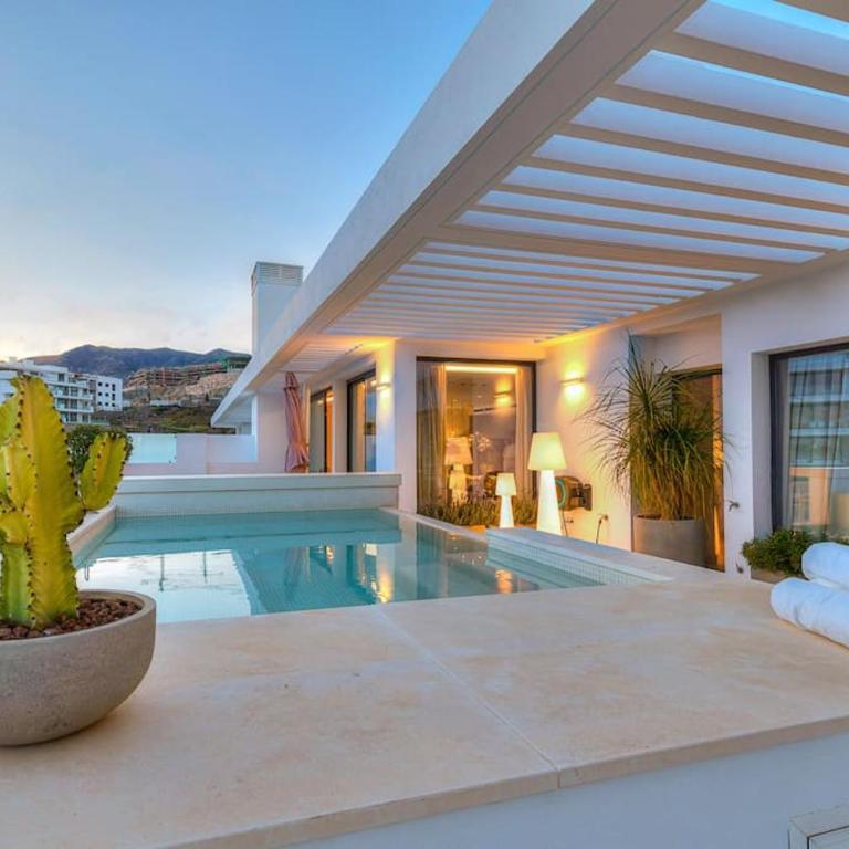 Fantastic 3bdr Penthouse - Lux - Three-Bedroom Apartment - 22