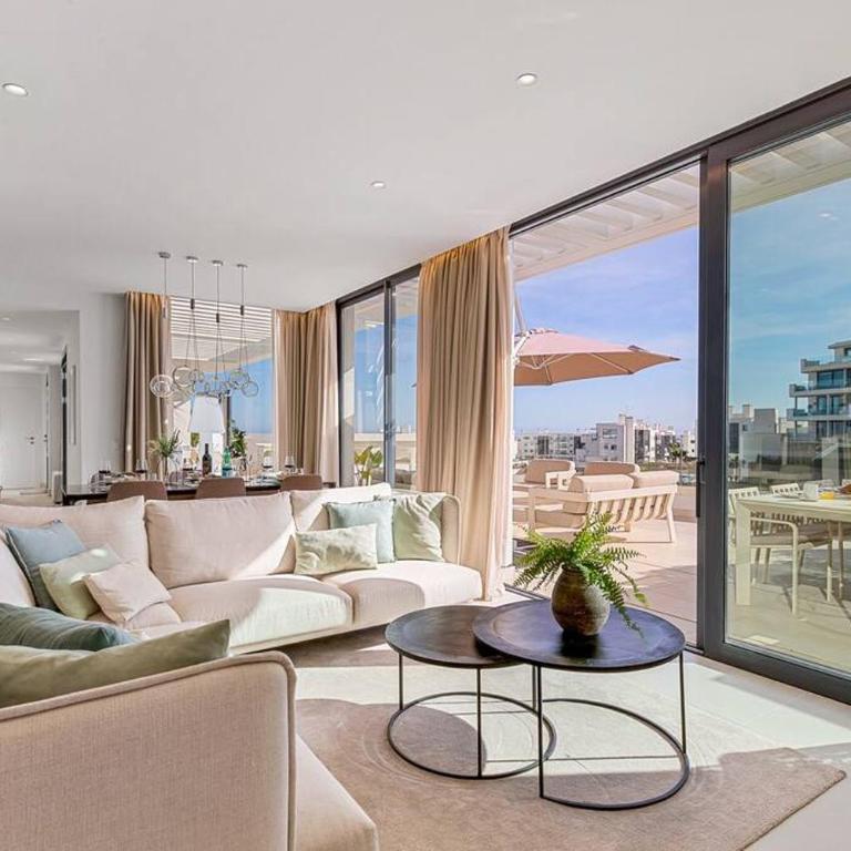 Fantastic 3bdr Penthouse - Lux - Three-Bedroom Apartment - 26
