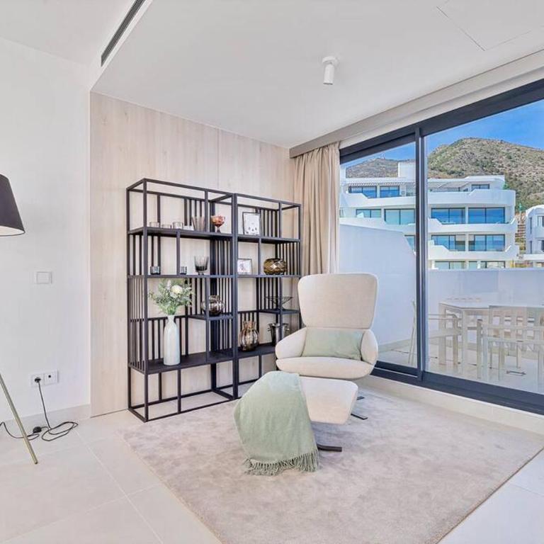 Fantastic 3bdr Penthouse - Lux - Three-Bedroom Apartment - 27