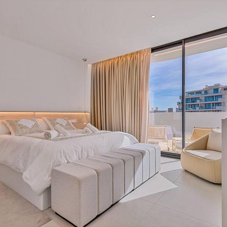 Fantastic 3bdr Penthouse - Lux - Three-Bedroom Apartment - 28