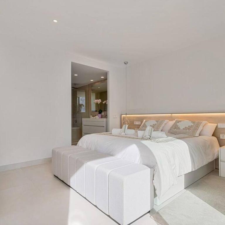 Fantastic 3bdr Penthouse - Lux - Three-Bedroom Apartment - 31