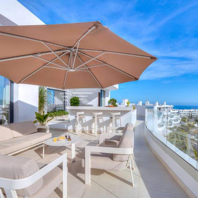 Fantastic 3bdr Penthouse - Lux - Three-Bedroom Apartment - 32