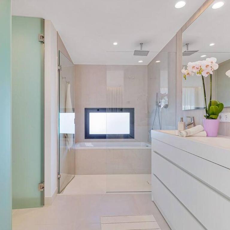Fantastic 3bdr Penthouse - Lux - Three-Bedroom Apartment - 34