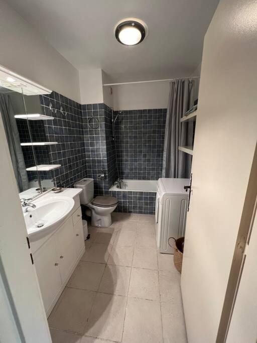 Appartement avec jardin au coeur de Saint-Tropez. - Apartment mit 1 Schlafzimmer - 7