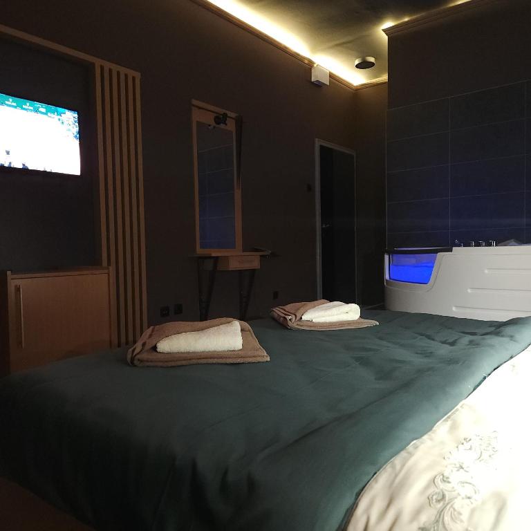 IN CLUB - Dvokrevetna Soba sa Bračnim Krevetom i Spa Kadom - 5