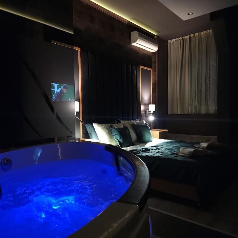 IN CLUB - Dvokrevetna Soba sa Bračnim Krevetom i Spa Kadom - 2