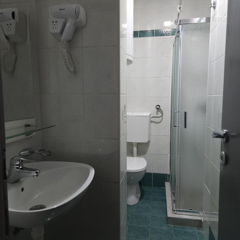 IN CLUB - Dvokrevetna Soba sa Bračnim Krevetom i Spa Kadom - 7
