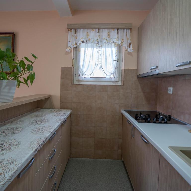 Seaside Serenity: 2-Bedroom Apartment with Boka Bay View - Apartman sa 2 Spavaće Sobe - 20