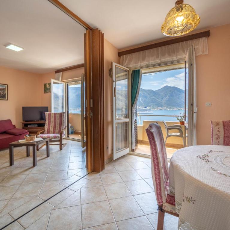 Seaside Serenity: 2-Bedroom Apartment with Boka Bay View - Apartman sa 2 Spavaće Sobe - 27