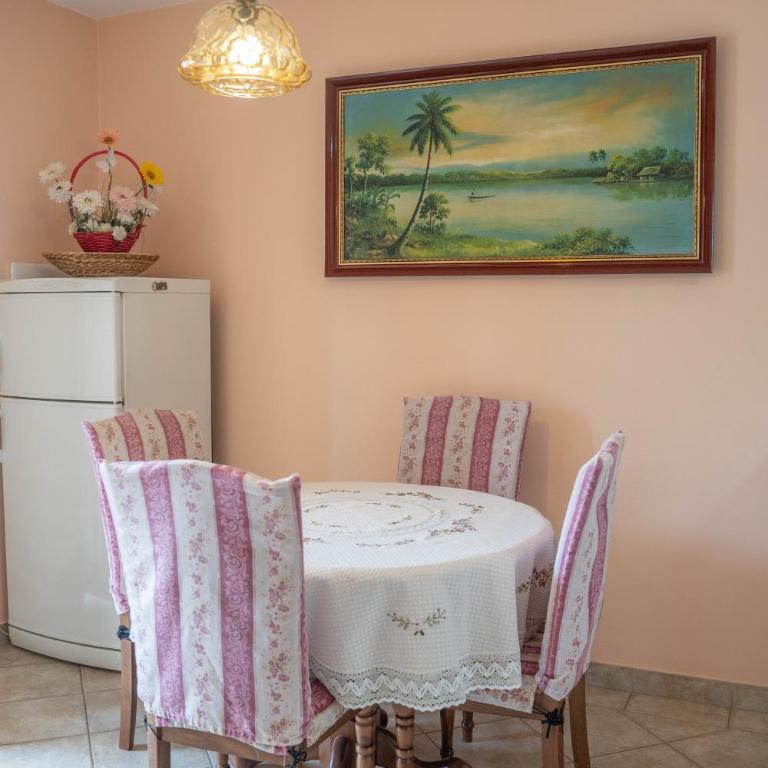 Seaside Serenity: 2-Bedroom Apartment with Boka Bay View - Apartman sa 2 Spavaće Sobe - 14
