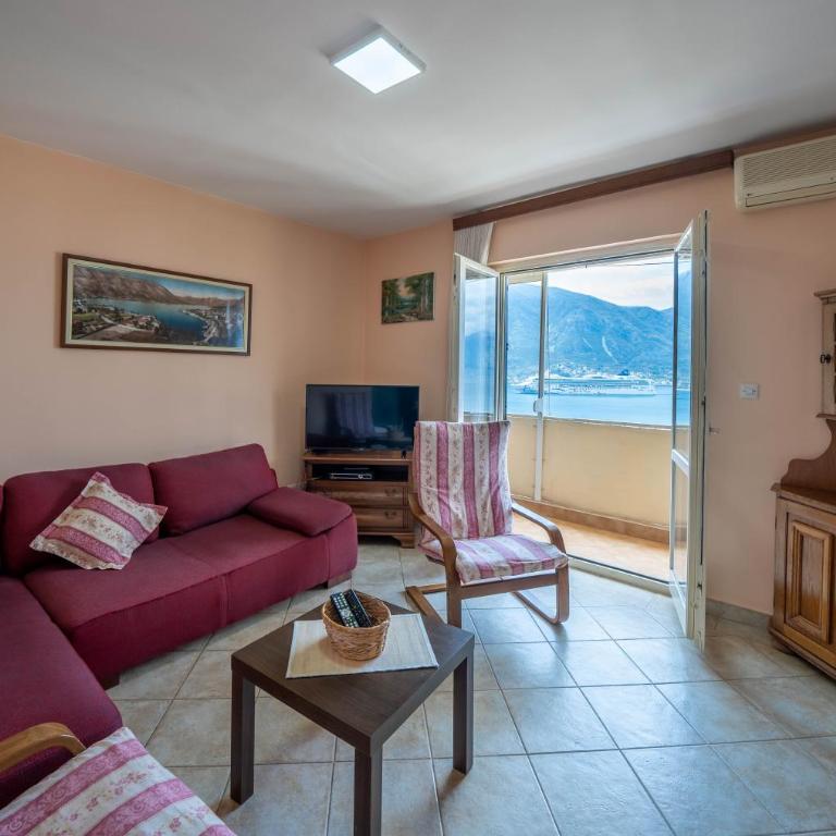 Seaside Serenity: 2-Bedroom Apartment with Boka Bay View - Apartman sa 2 Spavaće Sobe - 17