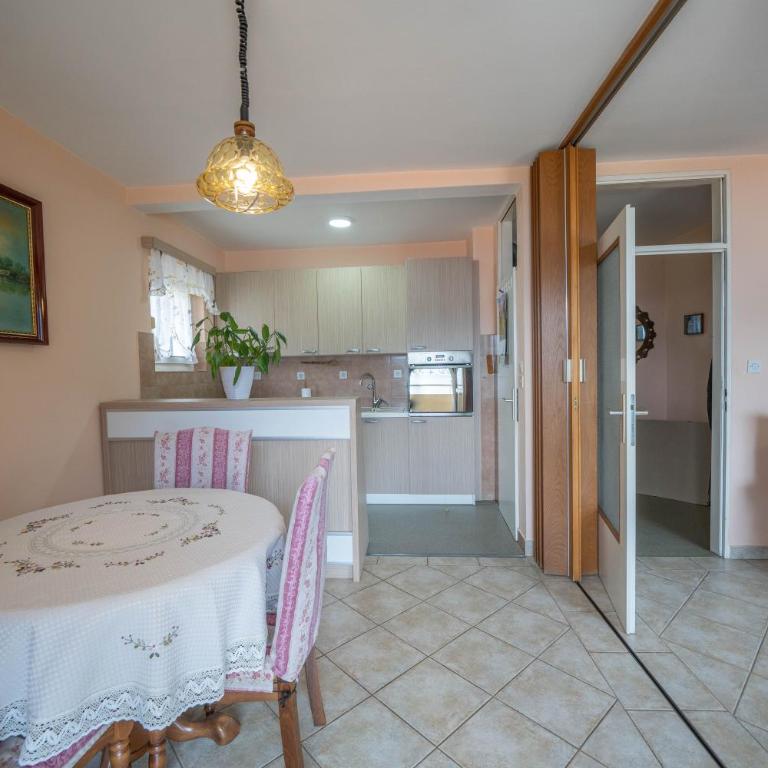 Seaside Serenity: 2-Bedroom Apartment with Boka Bay View - Apartman sa 2 Spavaće Sobe - 23