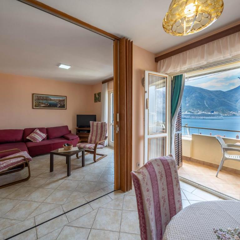 Seaside Serenity: 2-Bedroom Apartment with Boka Bay View - Apartman sa 2 Spavaće Sobe - 2