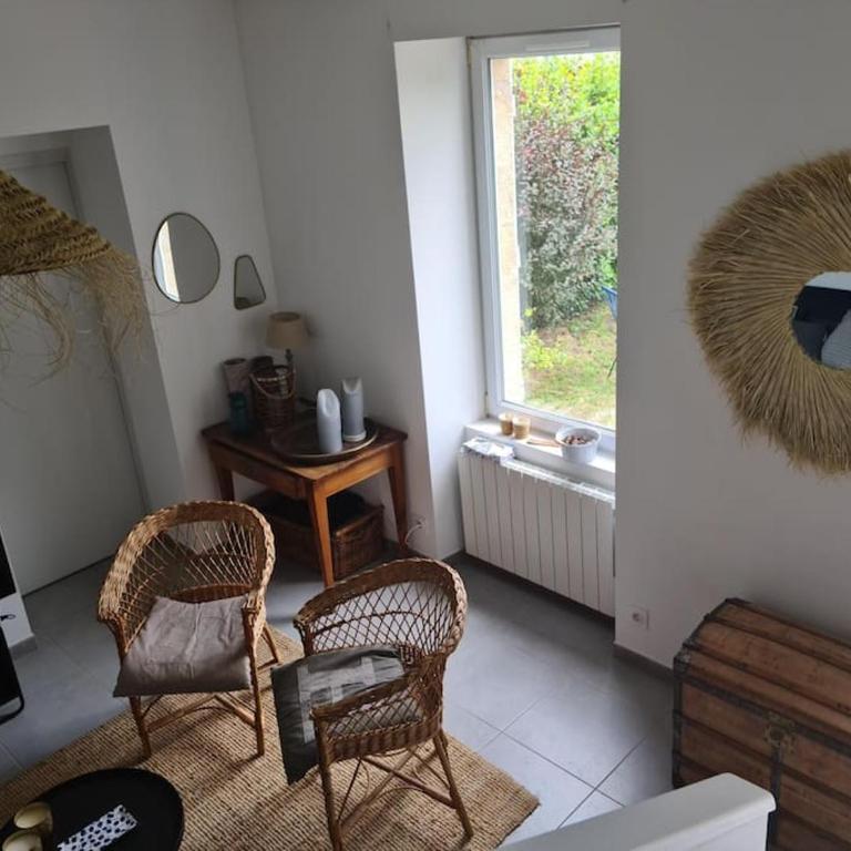 Jolie maison en pierre avec parking privé - Maison 2 Chambres - 22