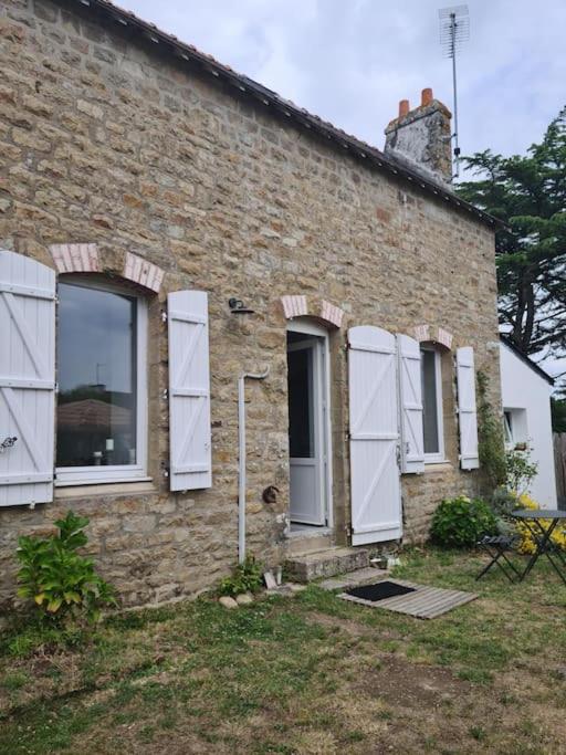 Jolie maison en pierre avec parking privé - Maison 2 Chambres - 25