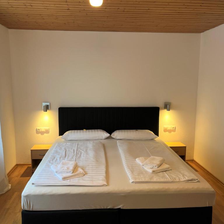 Gästehaus Forggensee - Standard Dreibettzimmer - 19