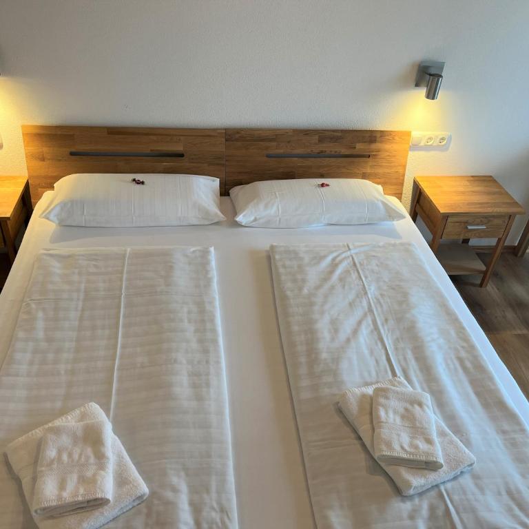 Gästehaus Forggensee - Doppelzimmer mit See- und Bergblick - 1