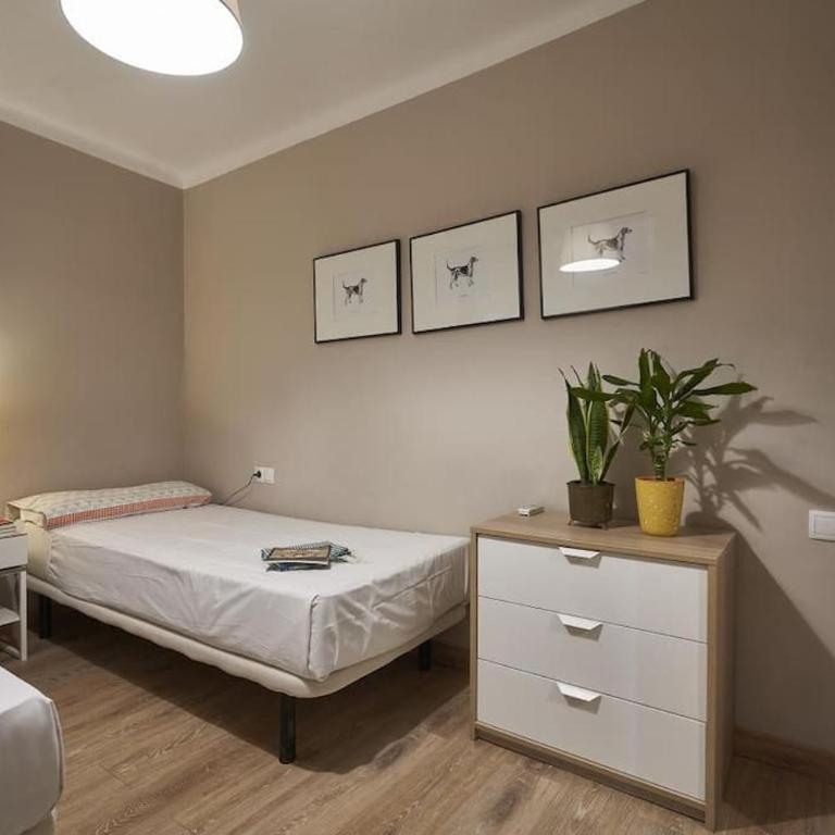 BeBarceloner Sant Andreu Apartments - 3 bedrooms - Three-Bedroom Apartment - 17