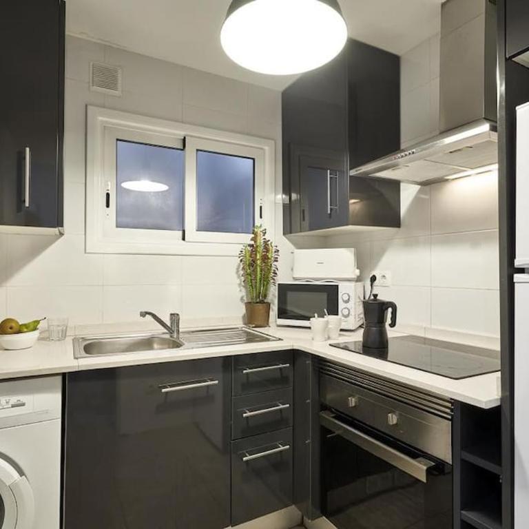 BeBarceloner Sant Andreu Apartments - 3 bedrooms - Three-Bedroom Apartment - 20